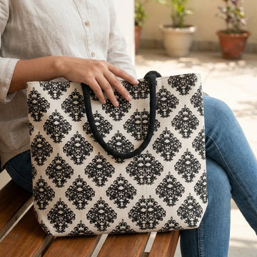 Printed Canvas Tote Bag – Elegant Black Floral Design